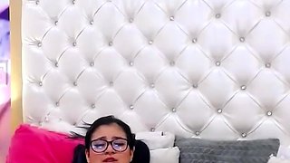 Cute amateur webcam teen girl toying pussy on webcam