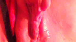 Big clit gets jerked off by muscle woman until juice comes