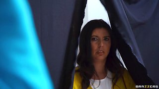 Hot Flasher Wants Porn Flicks And Dick With Jordi El Nino Polla, Samie Duchamp - Brazzers