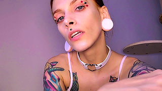 Beautiful Slut Shows off Her Pretty Face