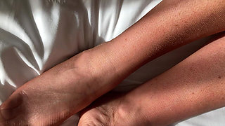 Mrs Mature Feet Playing with Her New Lover