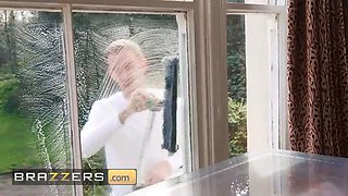 Brazzers - sexy homeowner kayla insane trades her currency tip for a dual dicking from window washers