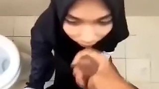 Hijab Toilet Student 18