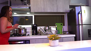 Big-ass stepmother teaches her rebellious stepson how to model in the kitchen