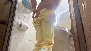 Camera Records Ass Nurse In Hospital Bathroom