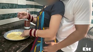 Brother In Law Put Wheat Flour On Sister In Law Blouse And Fuck Her Pussy Hard