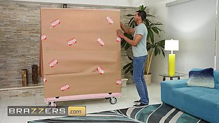 Brazzers - Alex Jones likes using all kinds of toys on Jessie Rogers before he pounds her hard