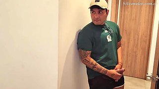 Mexican man is unfaithful to his wife with a big ass Colombian milf - Roberto Rose