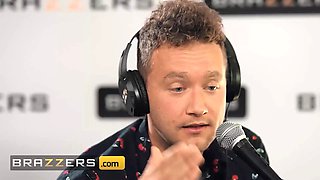 Horny ladies Alexis Fawx & Alexis Tae have their buttholes crammed after the finest podcast - brazzers