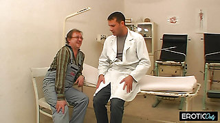 Nurse sucks on the patient's cock
