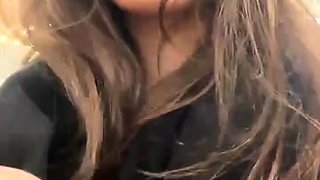 Shy_priincess masturbates in public toilet