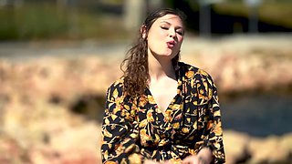 Adeli, 27, loves one thing in particular... - Jacquie et Michel TV