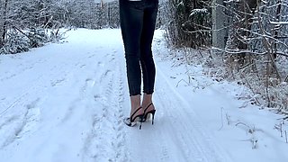 Black Classic Stiletto High Heels with No Back, 12 Cm Heels on Me and on Snow and Ice