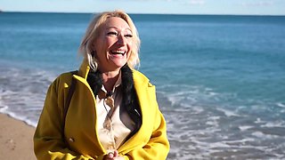 Oney, 23, a very cerebral young woman from Aix... - Jacquie et Michel TV