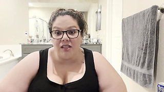 Plump Paradise: Snack N Chat