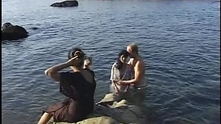 Brown Girl From Germany Got Cum All Over Her Pussy in Pool Sextape