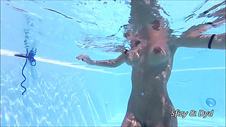 Horny MILF with perfect body takes off her swimsuit and masturbates underwater