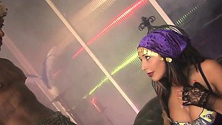 Wild bi racial fuck fest ravishes whore's face with hot,