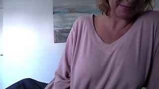 Curvy blonde cougar eagerly takes delicious cock in homemade romance
