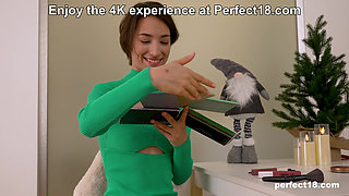 18yo Denise Hill shows us her Fingering Routine at Perfect18