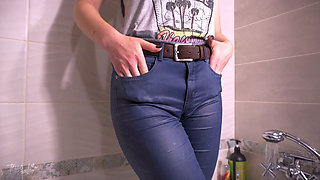 Girl Teases Wet Camel Toe in Blue Jeans