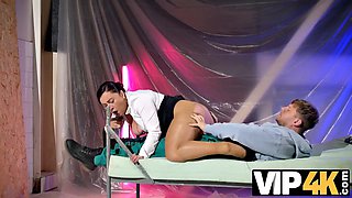 Big-Butt Czech Boss Banged in Quick Fuck