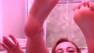 Redhead Play with Her Wet Pussy in Bathtub