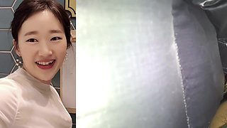 Yi Yuna Parttime Blowjob in a Toilet Enclosure
