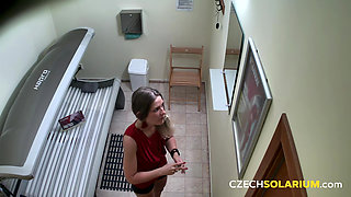 Czech Solarium 315: Sexy Woman Shows off in the Solarium
