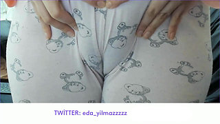 CAMELTOE- SWOLLEN PUSSY- RUBBING PUSSY WITH PAJAMA