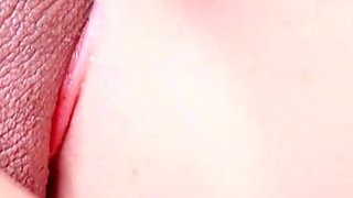 Enjoy Watching a Blowjob up Close Until My Mouth Is Full of Milk