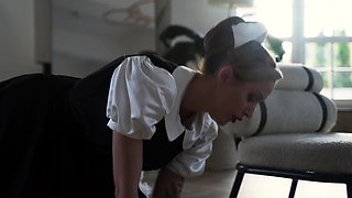 European fetish glam lesbians use strapons to get bukkake