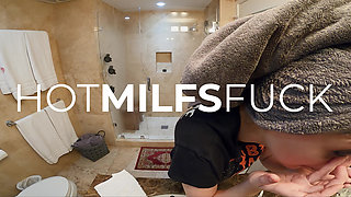 Big Fake Tits MILF Finds Her G Spot