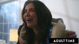 Pregnant Casey Calvert Gets Fisted and Creamed by Doctors
