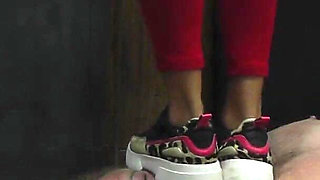 Mistress Nomi Smoking and Crush!