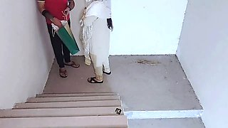 Girlfriend ki Khala ko choda-Late Night Gifting Date On stairs\ud83e\udd75