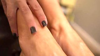 Jasmine Rouge Hot Footjob in Heels