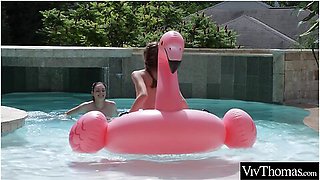 Emelie Crystal, Leanne Lace And Viv Thomas - Gorgeous Lesbian Has Fun In The Pool Making Her Lover Cum