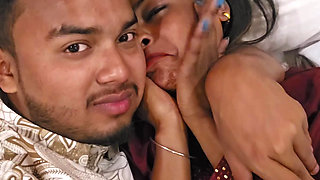 Badly sex with my new girlfriend in oyo room oyo room viral sex video sexy bust bra wearing