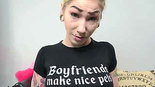 Hot amateur blonde pregnant toying her pussy solo