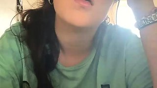 Brunette solo masturbation on webcam