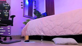 Amateur Webcam Teen Flashes Masturbates