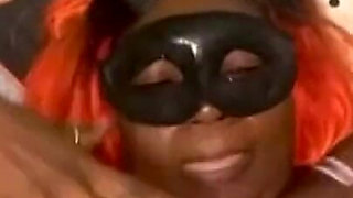 Sexy Madam Tries to Seduce Her Worker by Making Him Look at Her Pussy
