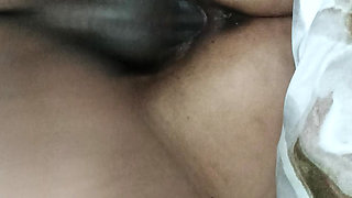 Dost ki biwi ghar pe akele gulabi panty me