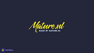 Stepmom Brittany Bardot Squirts All Over Her Hot 20 Year Old Stepdaughter Lola Danger