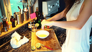 Lemon Juice Vs. Lemon Squeezer