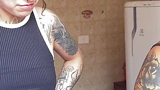 The Chubby Girl Invited Her Friends Over for an Afternoon of Sex