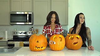 Kiki Mariah_970 Evelin Carve Pumpkins Nude Photoshoot After