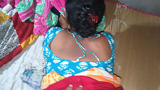 Delivery boy finds bhabhi alone in village and has sex with bhabhi in room