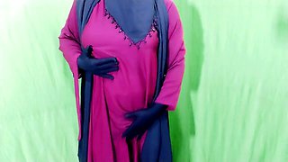 Indian housewife Priya gets down and dirty in the bedroom while chatting